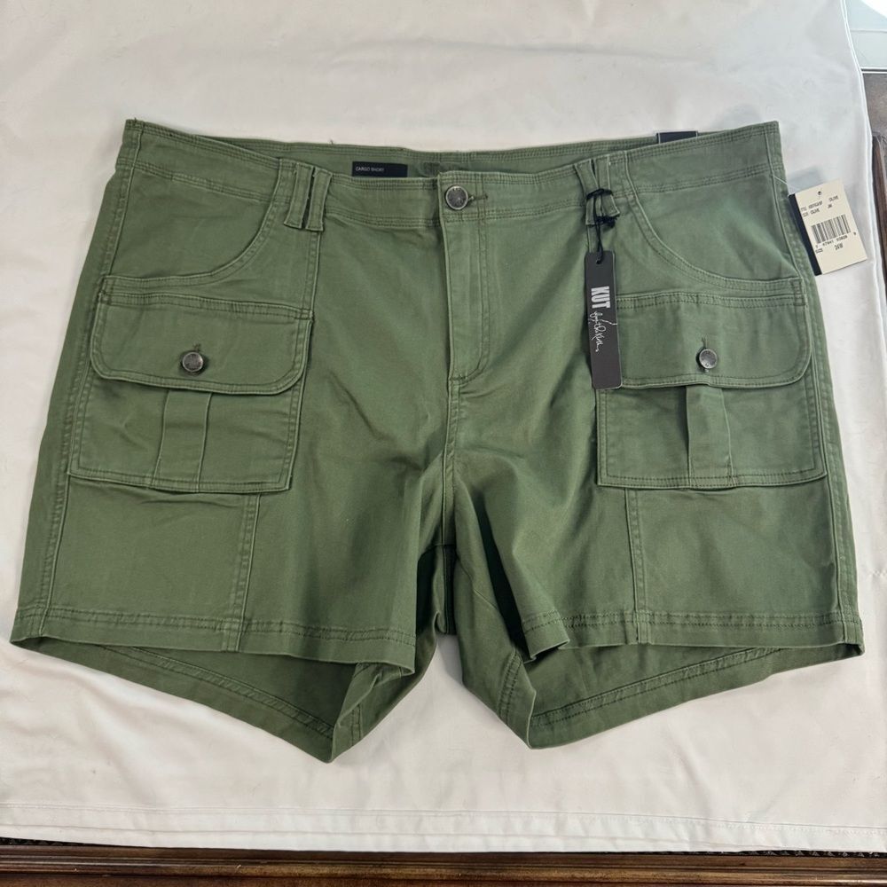 NWT Kut From The Kloth Green Elliot Cargo Shorts Size 24W Zip Fly 6” Inseam